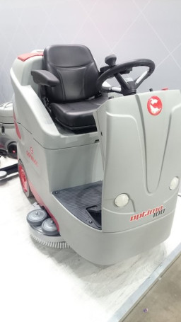 Поломоечная машина Comac Optima 100B (200Ач, Li)