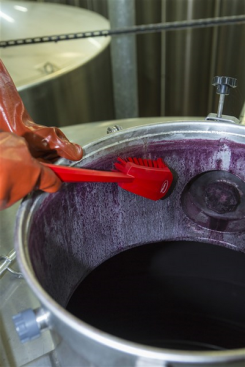 Щетка с длинной ручкой Vikan (415мм, красный)