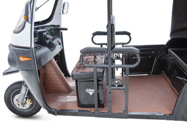 Трицикл электрический Rutrike Рикша NEW 60V1800W (черно-белый)