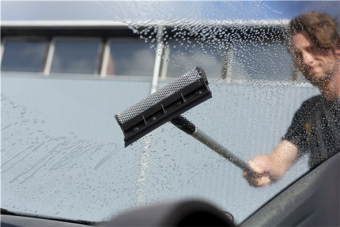 Скребок для стекла Vikan (710см, черный, ручка)