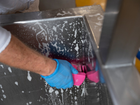 Щетка ручная UST Vikan (176мм, жесткий, розовый)