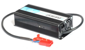 Зарядное устройство EVEREST Energy QY500H-24-15 (24В, 15А, Gel/AGM)