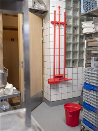 Гигиеничное настенное крепление Vikan (420мм, красный)