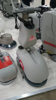 Поломоечная машина Comac Vispa 35 В (63Ач, Li)