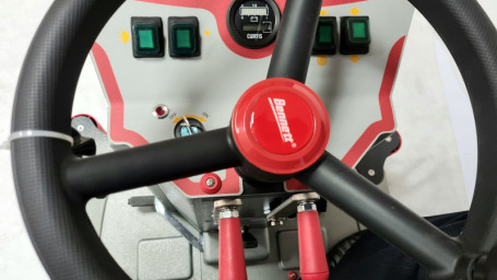 Подметальна машина Bennett Tornado 700bd (226Ач, Gel)