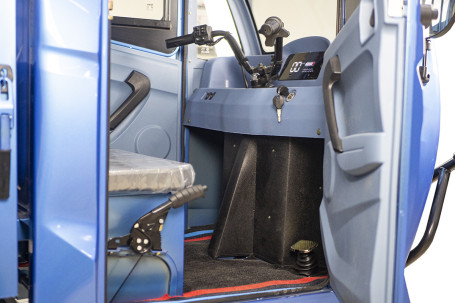 Трицикл электрический Rutrike КАРГО Кабина обогрев 1500 (красный)