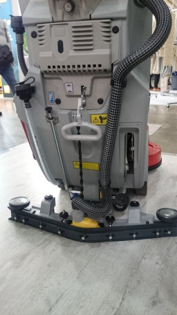 Поломоечная машина Comac Versa 65 BT (120Ач, Li)